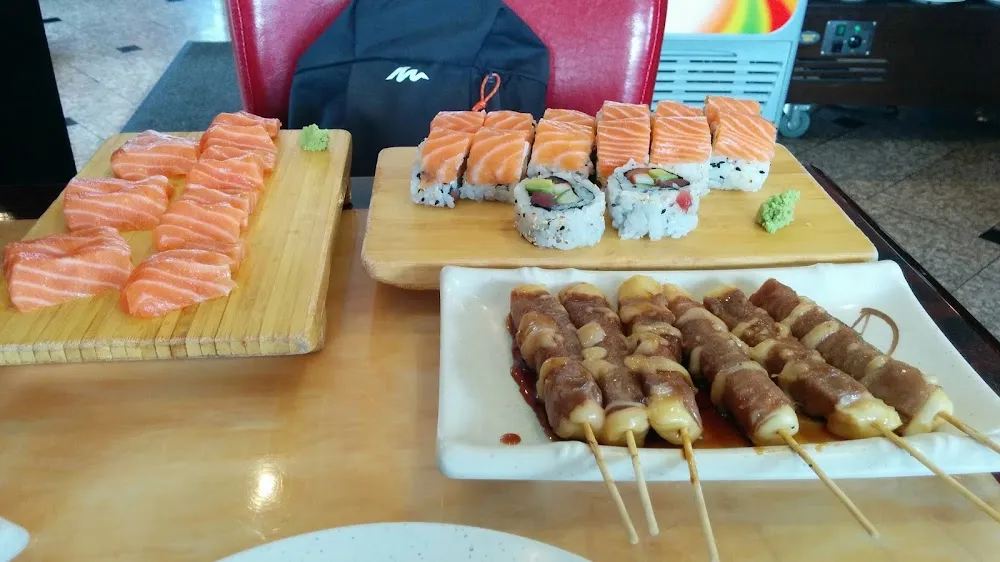 Brochettes Bœuf Fromage Maki Et Sashimi